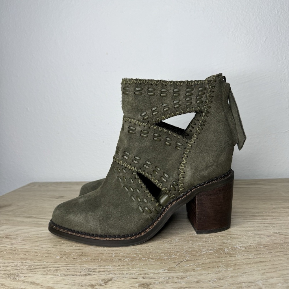 Sbicca‎ Green Suede Block Heel Ankle Booties Womens Size 8.5 FLAWS